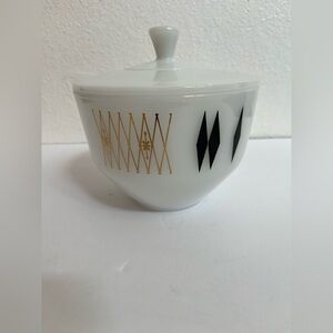VINTAGE FEDERAL GLASS CASSEROLE DISH WITH LID WITH "BLACK DIAMOND" PATTERN
